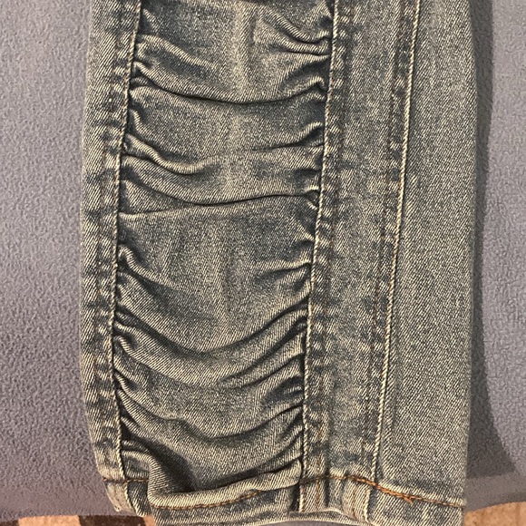 Stretchy quality, hip, hugging jeans with boot cut - Picture 6 of 8